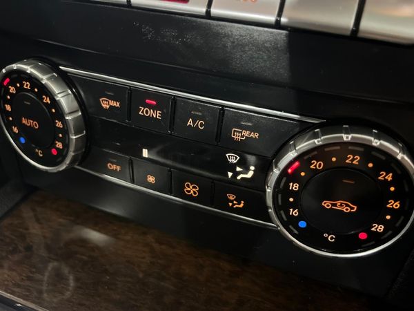 2013-Mercedes-Benz-C-Class-C-200-BE-Classic-Auto image:14