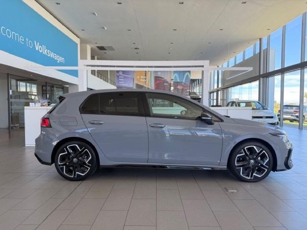 2026-Volkswagen-Golf-14-TSI-R-Line-Auto-110kw image:1