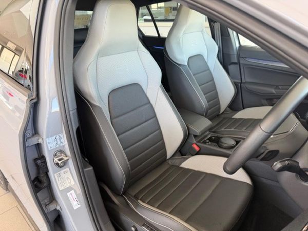 2026-Volkswagen-Golf-14-TSI-R-Line-Auto-110kw image:6