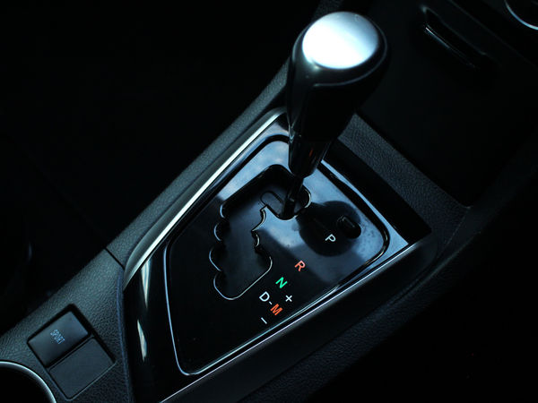 2016-Toyota-Corolla-16-Prestige-Auto image:10