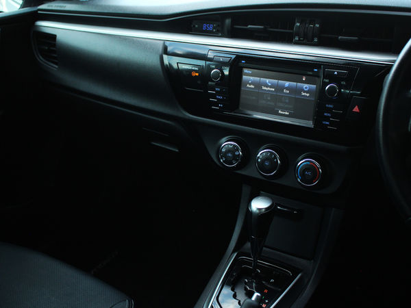 2016-Toyota-Corolla-16-Prestige-Auto image:15