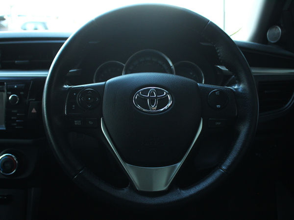 2016-Toyota-Corolla-16-Prestige-Auto image:7