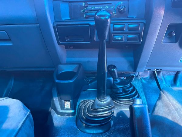 2015-Toyota-Land-Cruiser-79-42-D-Single-Cab image:10