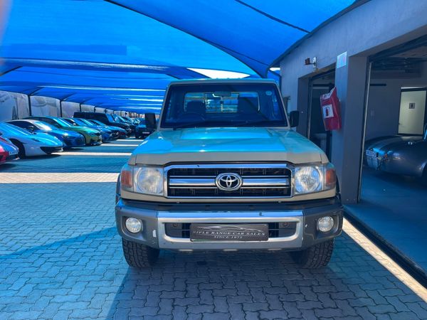 2015-Toyota-Land-Cruiser-79-42-D-Single-Cab image:2