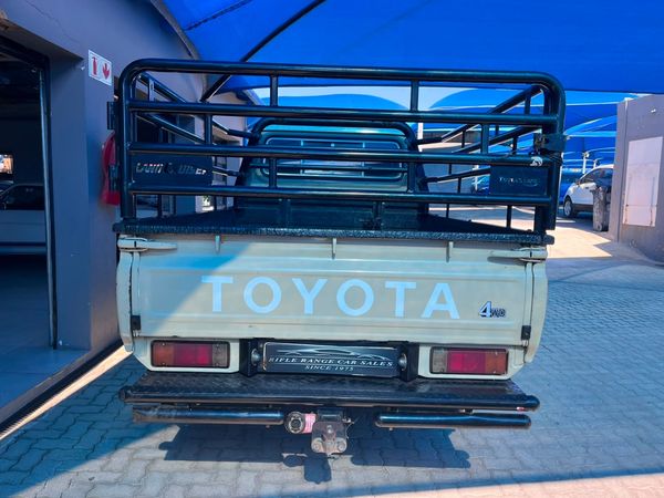 2015-Toyota-Land-Cruiser-79-42-D-Single-Cab image:5