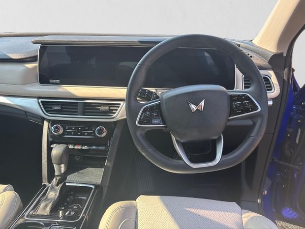 2024-Mahindra-XUV-700-20-AX7L-Auto-7-Seat image:13