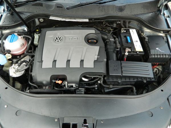 2013-Volkswagen-Passat-20-TDI-Comfortline-Auto-103kW image:9
