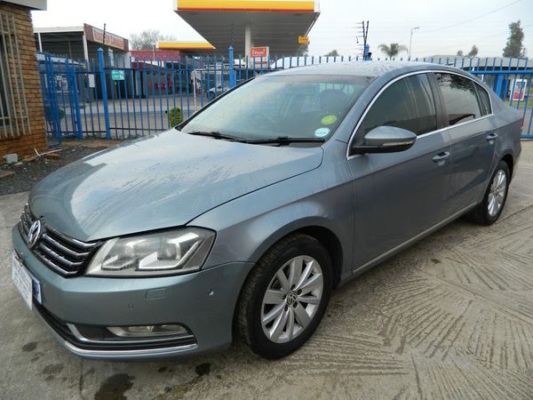 2013-Volkswagen-Passat-20-TDI-Comfortline-Auto-103kW image:2