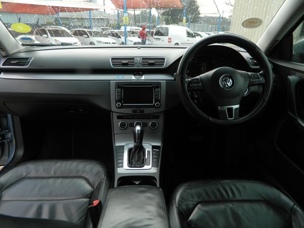 2013-Volkswagen-Passat-20-TDI-Comfortline-Auto-103kW image:5