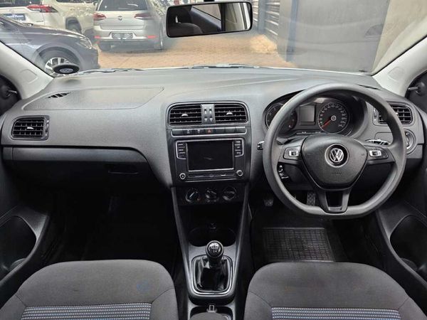 2018-Volkswagen-Polo-Vivo-14-Comfortline-5-dr image:10