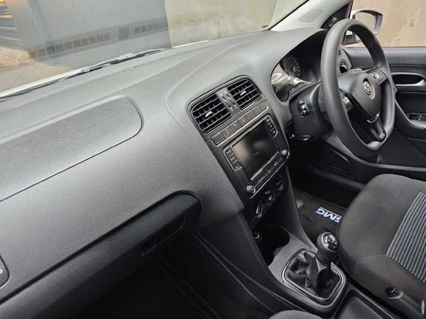 2018-Volkswagen-Polo-Vivo-14-Comfortline-5-dr image:12