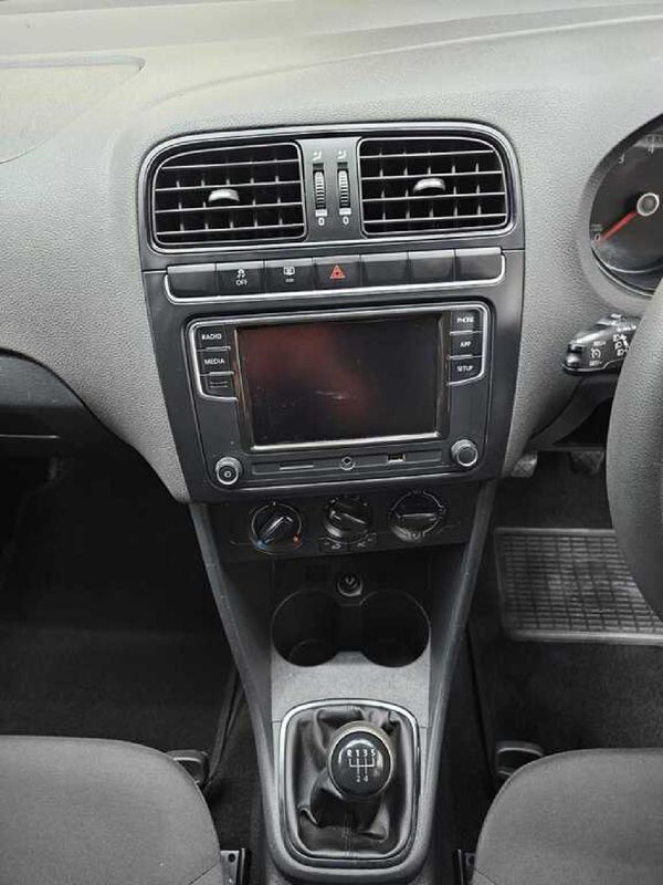 2018-Volkswagen-Polo-Vivo-14-Comfortline-5-dr image:14