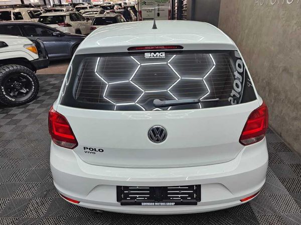 2018-Volkswagen-Polo-Vivo-14-Comfortline-5-dr image:6