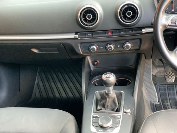 2014-Audi-A3-Sportback-14-TFSI-S image:13