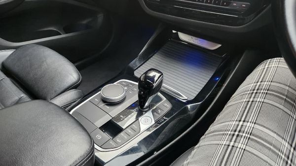 2022-BMW-X3-xDrive20d image:14
