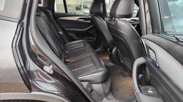 2022-BMW-X3-xDrive20d image:19