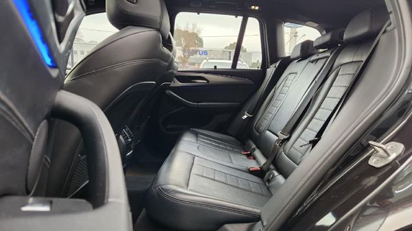 2022-BMW-X3-xDrive20d image:20