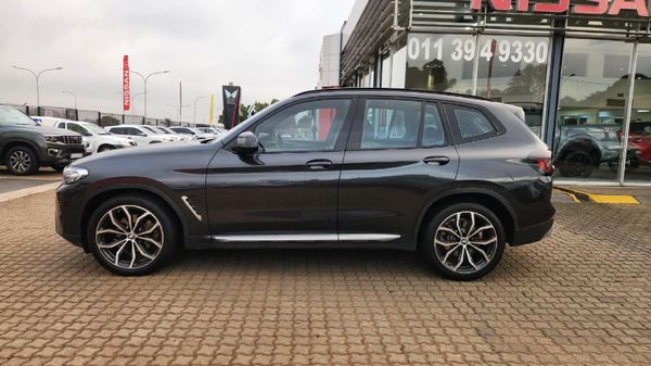2022-BMW-X3-xDrive20d image:8