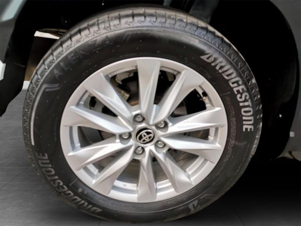 2024-Toyota-Corolla-Cross-18-XS-Hybrid image:18
