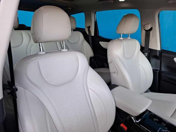 2023-Mahindra-XUV-700-20-AX7L-Auto-7-Seat image:9