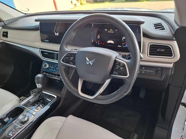 2023-Mahindra-XUV-700-20-AX7L-Auto-7-Seat image:11
