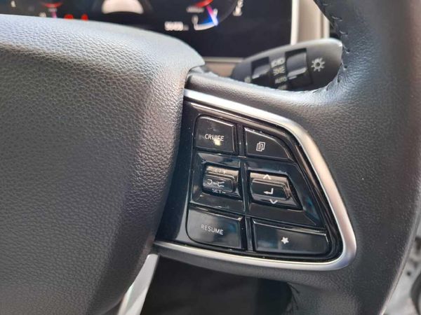 2023-Mahindra-XUV-700-20-AX7L-Auto-7-Seat image:13