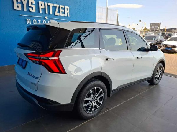 2023-Mahindra-XUV-700-20-AX7L-Auto-7-Seat image:4