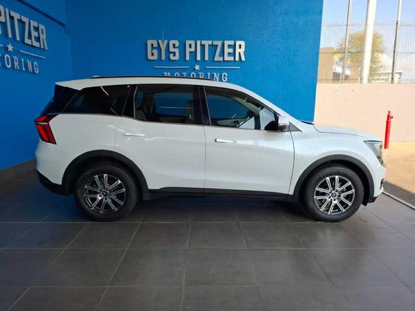 2023-Mahindra-XUV-700-20-AX7L-Auto-7-Seat image:5