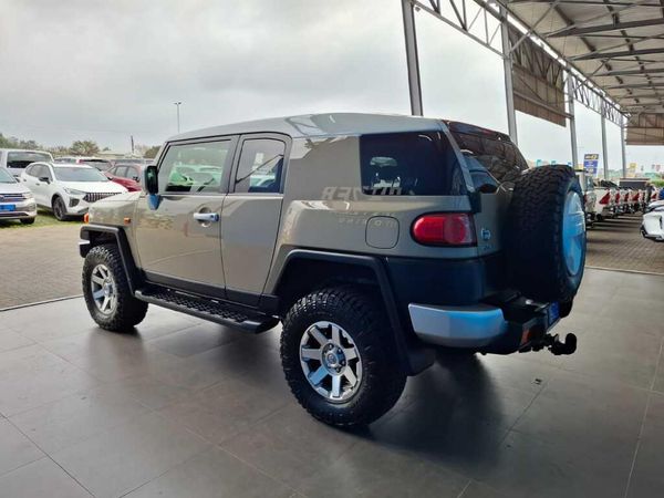 2021-Toyota-FJ-Cruiser-40-V6 image:3