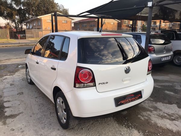 2011-Volkswagen-Polo-Vivo-16 image:3