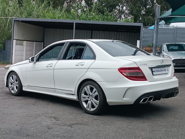 2010-Mercedes-Benz-C-Class-C-350-CDI-Avantgarde-Auto image:4