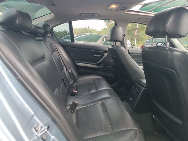 2010-BMW-3-Series-320d-Individual image:11
