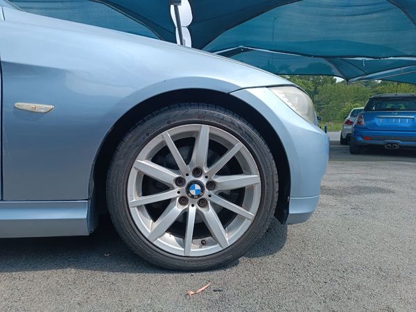 2010-BMW-3-Series-320d-Individual image:7