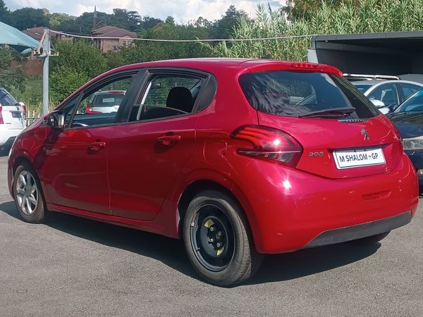 2021-Peugeot-208-12-Active image:5