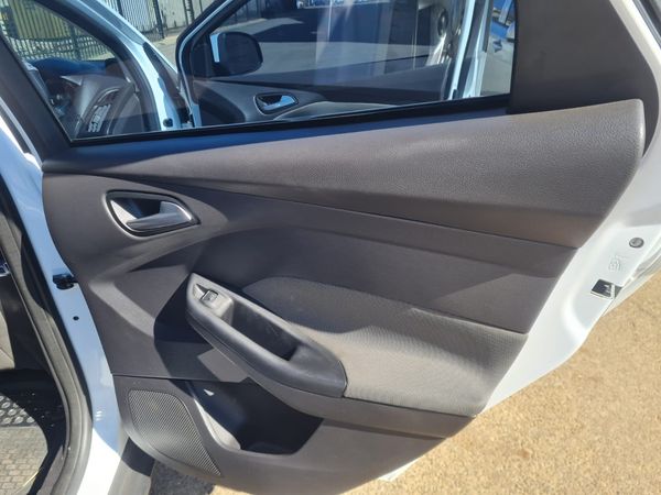 2013-Ford-Focus-14 image:15