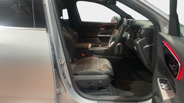 2026-Mercedes-Benz-GLC-200-4Matic-AMG image:9