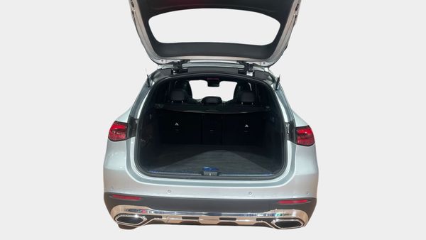 2026-Mercedes-Benz-GLC-200-4Matic-AMG image:18