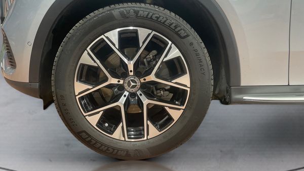 2026-Mercedes-Benz-GLC-200-4Matic-AMG image:19