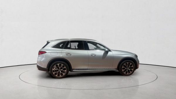 2026-Mercedes-Benz-GLC-200-4Matic-AMG image:4