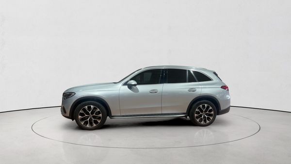 2026-Mercedes-Benz-GLC-200-4Matic-AMG image:5