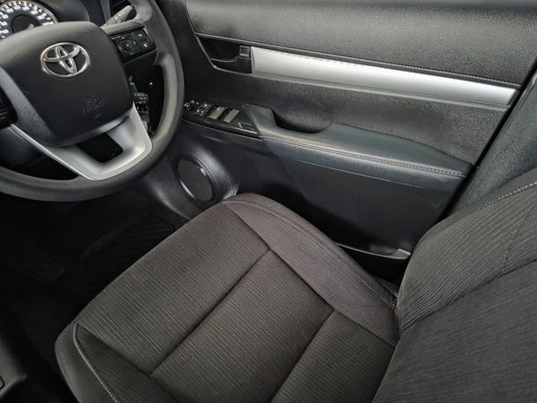 2025-Toyota-Hilux-24-GD-6-Raised-Body-Raider-Auto-Double-Cab image:6