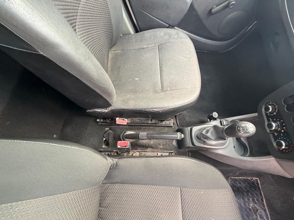 2022-Nissan-NP200-16-AC-Safety-Pack image:15