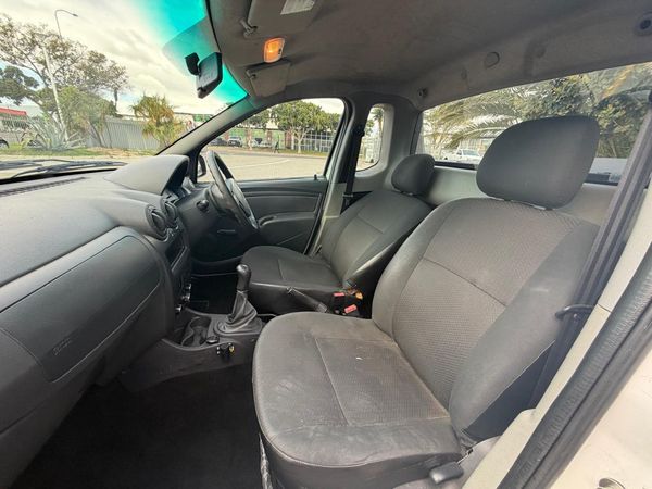2022-Nissan-NP200-16-AC-Safety-Pack image:17