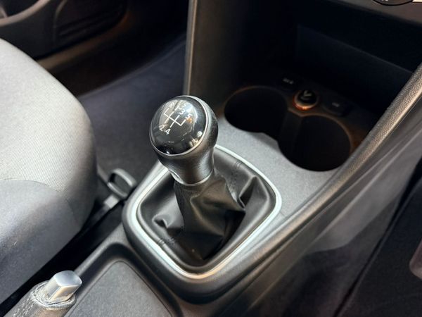 2015-Volkswagen-Polo-GP-12-TSI-Comfortline-66kW image:11