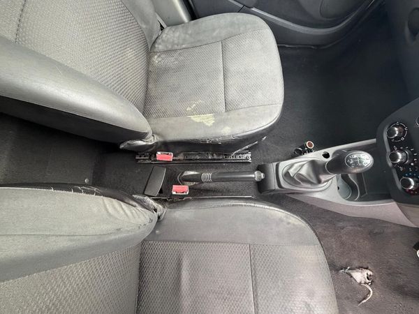 2022-Nissan-NP200-16-AC-Safety-Pack image:17