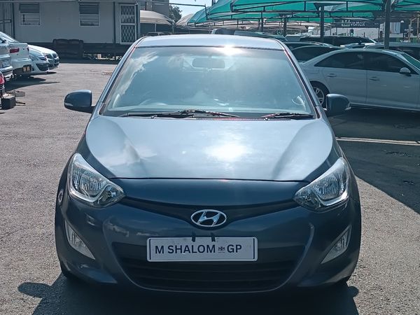 2014-Hyundai-i20-14D-Glide image:3