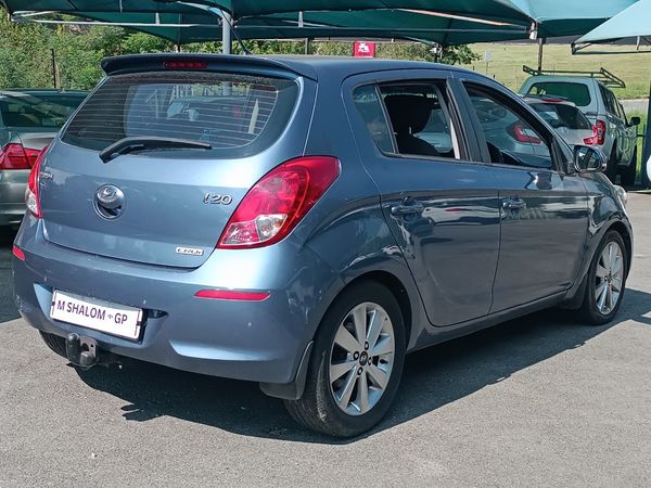 2014-Hyundai-i20-14D-Glide image:4