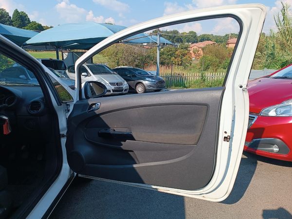 2014-Opel-Corsa-14-Sport-3-dr image:11