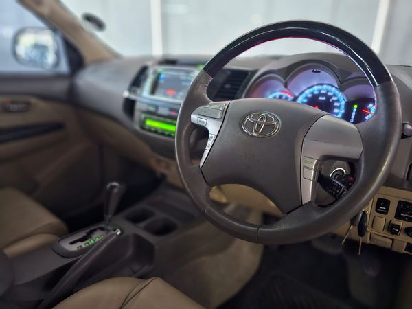 2013-Toyota-Fortuner-30-D-4D-Raised-Body-Auto image:9