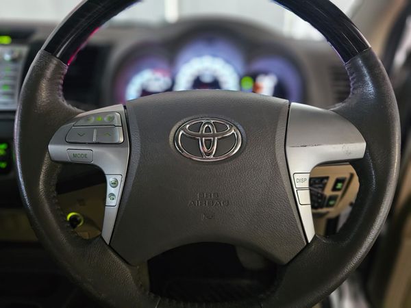 2013-Toyota-Fortuner-30-D-4D-Raised-Body-Auto image:10